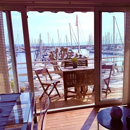 Le Petit Pinson Meerblick Port